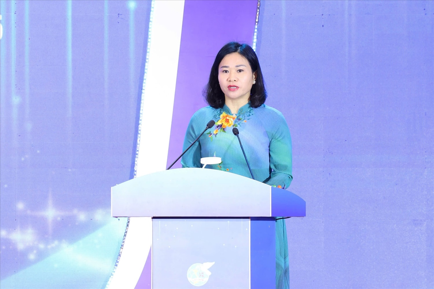 Bà Nguyễn Thị Tuyến, Phó Chủ tịch Ủy ban Trung ương Mặt trận Tổ quốc Việt Nam, Chủ tịch Hội LHPN Việt Nam phát biểu khai mạc Hội nghị 