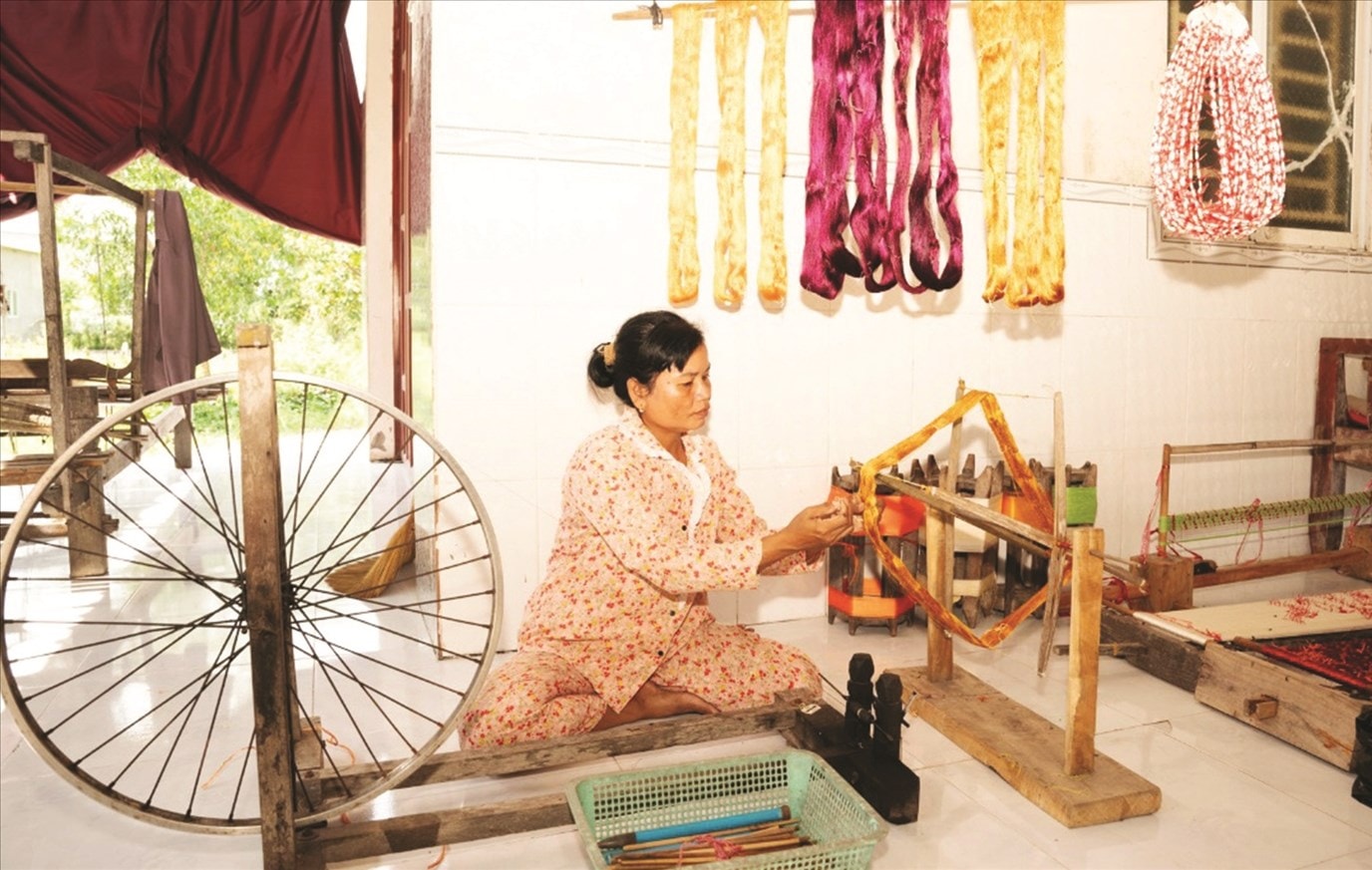Hầu hết thổ cẩm của người Khmer ở vùng Bảy Núi vẫn được dệt thủ công. Ảnh TL
