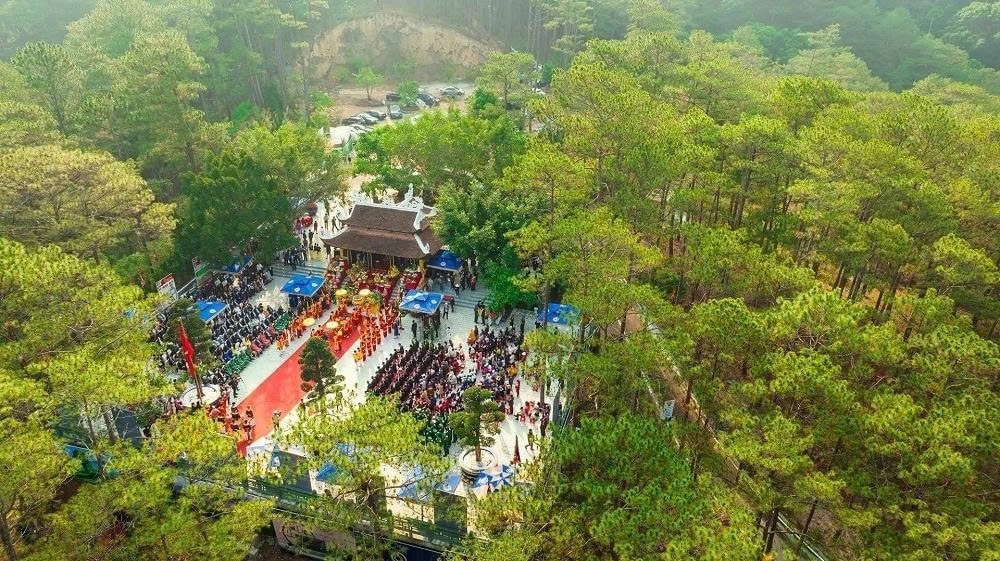 Nghi thức Tea Culture - lễ dâng hương và dâng trà lên Quốc Tổ Vua Hùng sẽ mở đầu cho chuỗi hoạt động đặc sắc của Lễ hội Trà quốc tế 2025 Nghi thức Tea Culture - lễ dâng hương và dâng trà lên Quốc Tổ Vua Hùng sẽ mở đầu cho chuỗi hoạt động đặc sắc của Lễ hội Trà quốc tế 2025