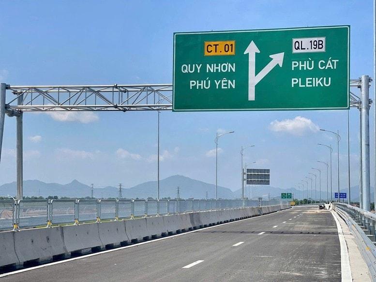 Nhà thầu đang nỗ lực để khánh thành cao tốc Hoài Nhơn - Quy Nhơn vào ngày 19/12/2025 nhân kỷ niệm 79 năm ngày toàn quốc kháng chiến và chào mừng Đại hội đại biểu toàn quốc lần thứ XIV của Đảng (Ảnh MH)
