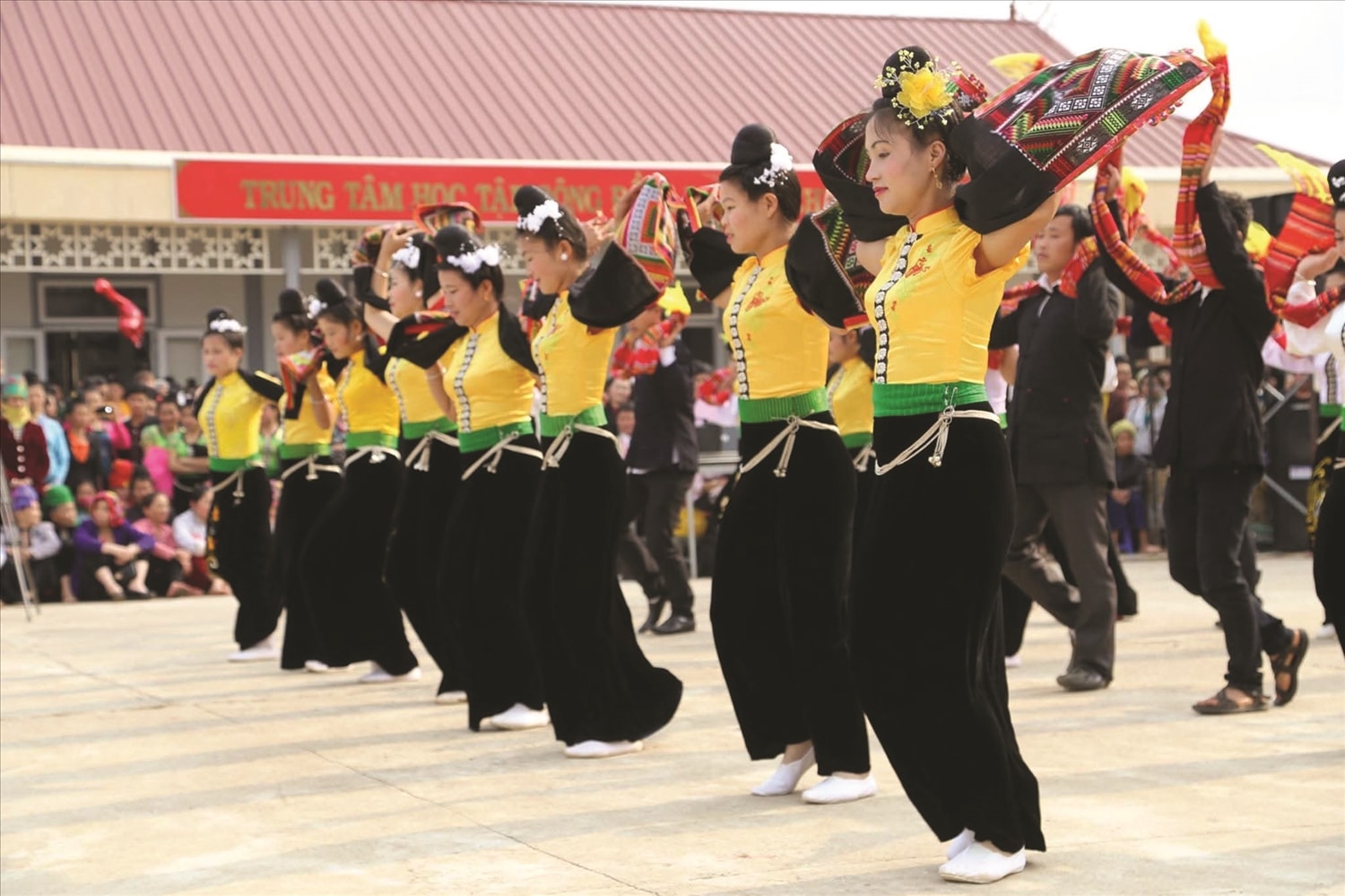 Xòe khăn