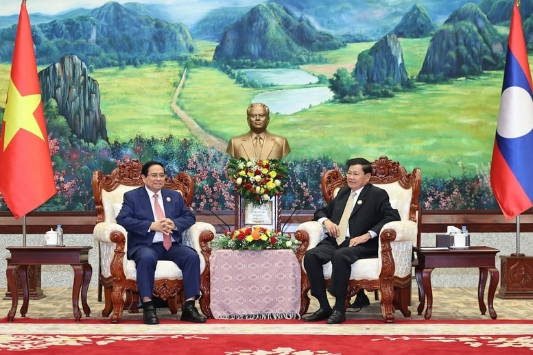 Thủ tướng đề nghị Lào tiếp tục tạo điều kiện cho các doanh nghiệp Việt Nam đầu tư, kinh doanh tại Lào - Ảnh: VGP/Nhật Bắc