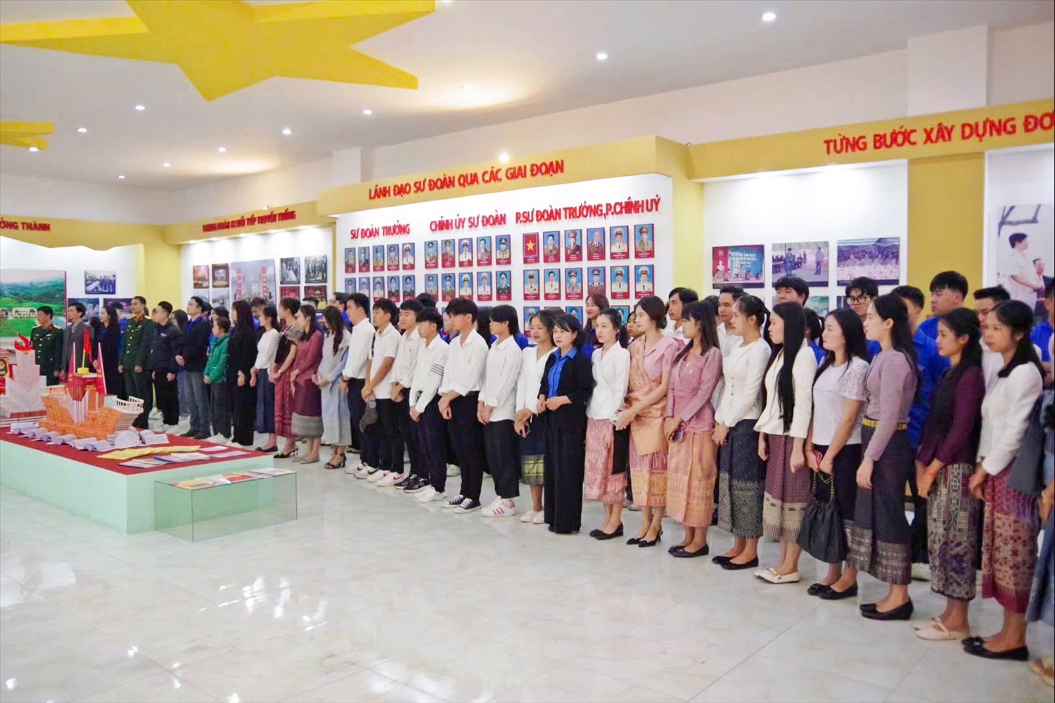Thăm nhà Truyền thống của Sư đoàn 355