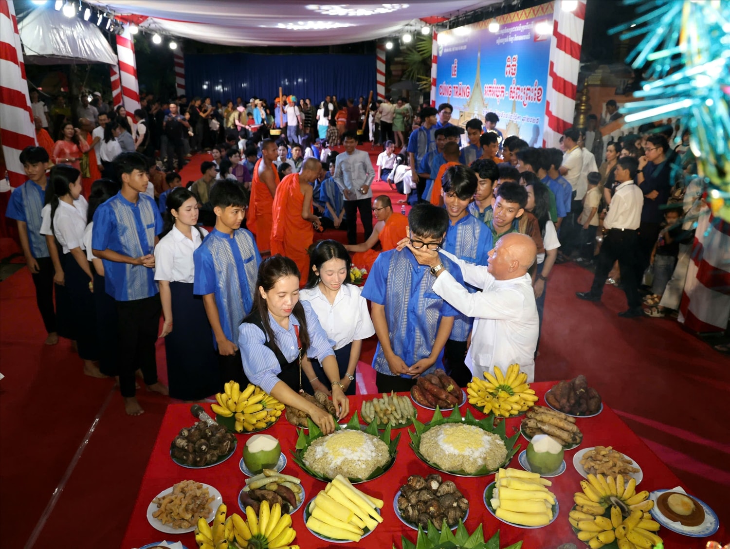 Là địa phương đa dân tộc, đa tôn giáo, TP. Cần Thơ sở hữu rất nhiều lễ hội truyền thống của đồng báo các dân tộc 