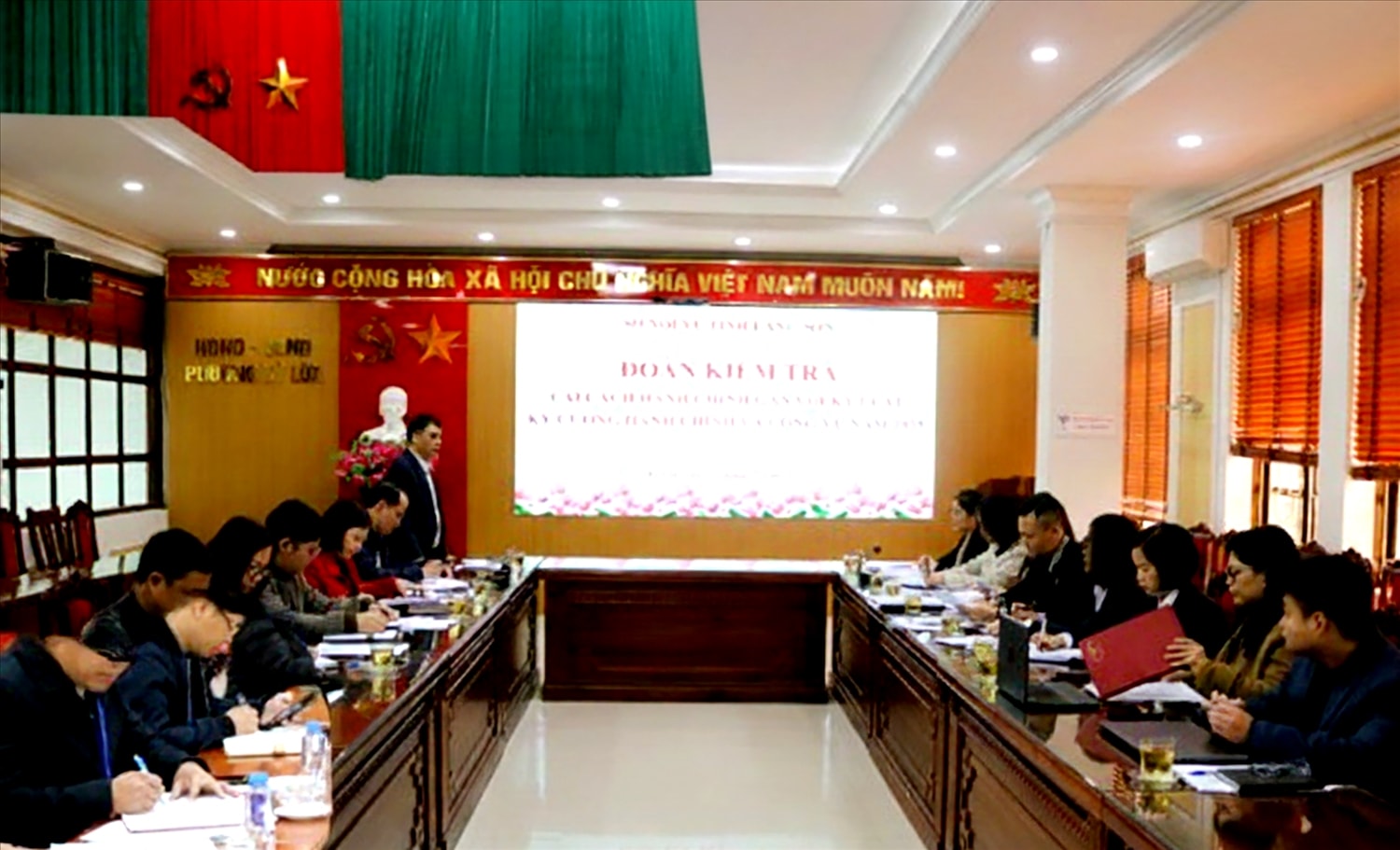 Trưởng đoàn kiểm tra yêu cầu các đơn vị đẩy mạnh ứng dụng CNTT, trí tuệ nhân tạo hỗ trợ công tác cải cách TTHC