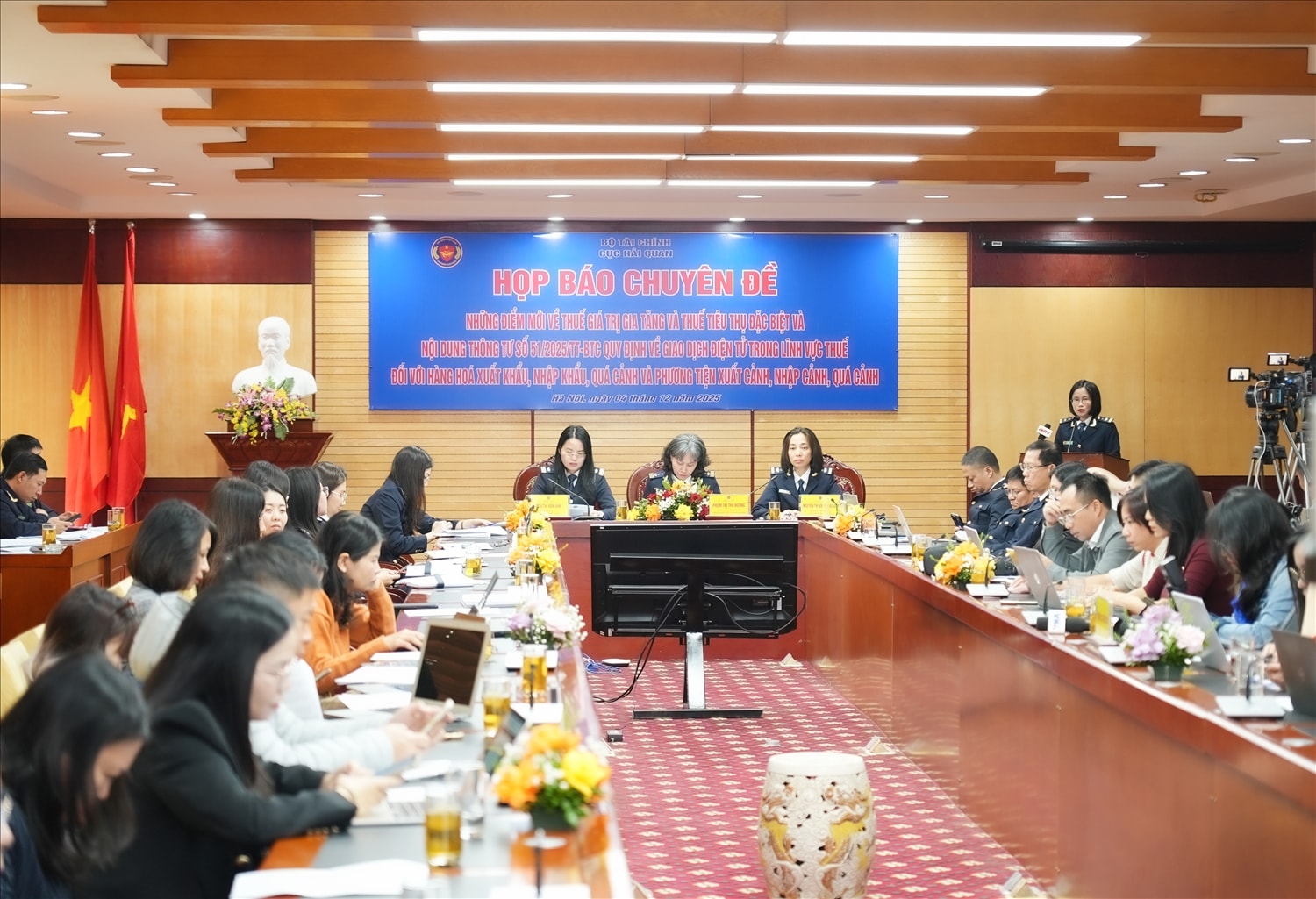 Quang cảnh buổi họp báo