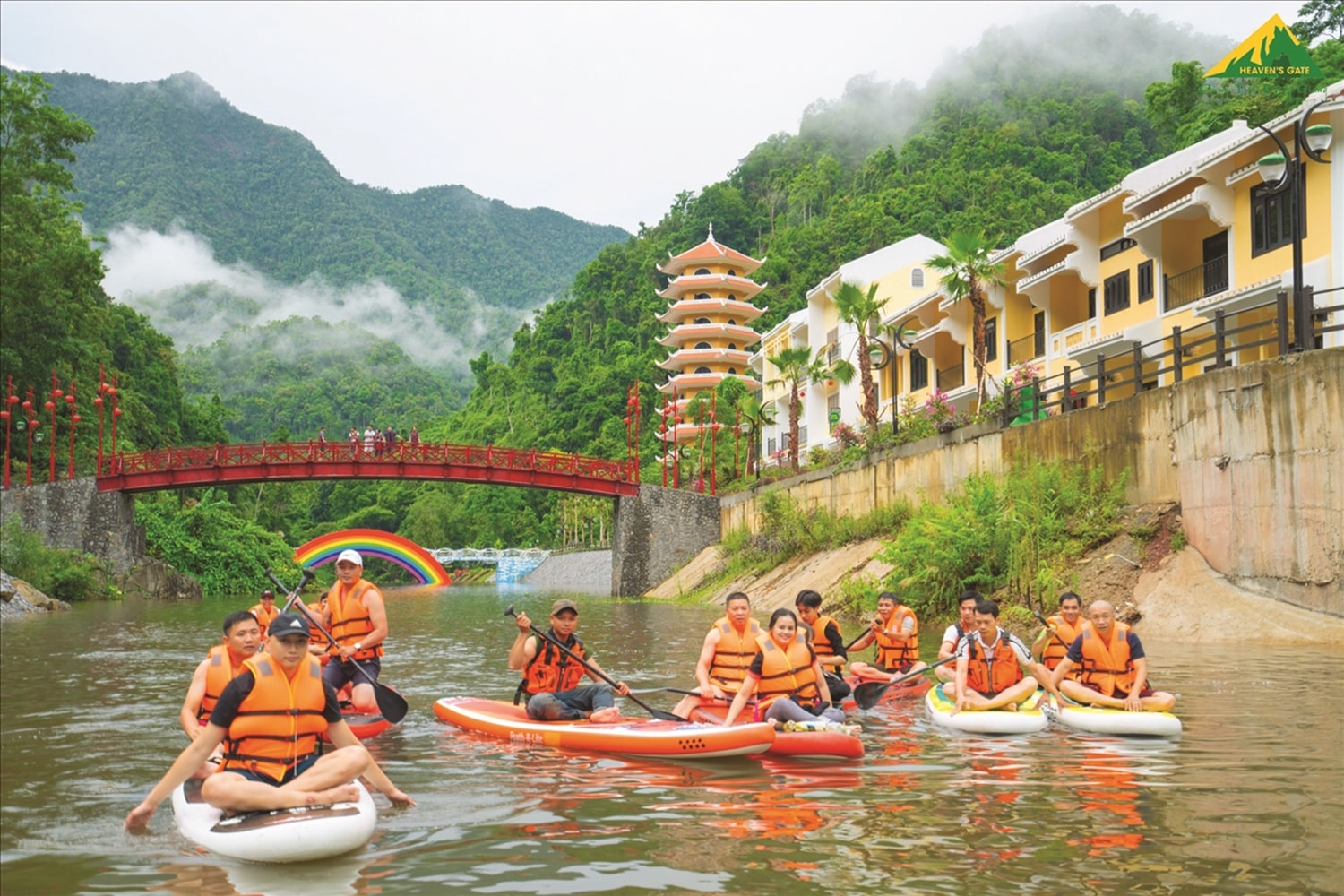 Du khách tham quan, trải nghiệm ở vùng cao TP. Đà Nẵng
