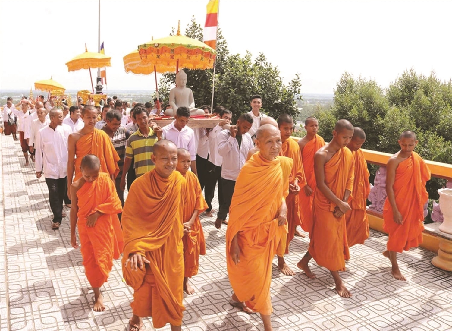 Nhờ có chủ trương đúng đắn của Đảng và Nhà nước, khối đại đoàn kết toàn dân tộc tại biên giới Tây Nam ngày càng vững chắc