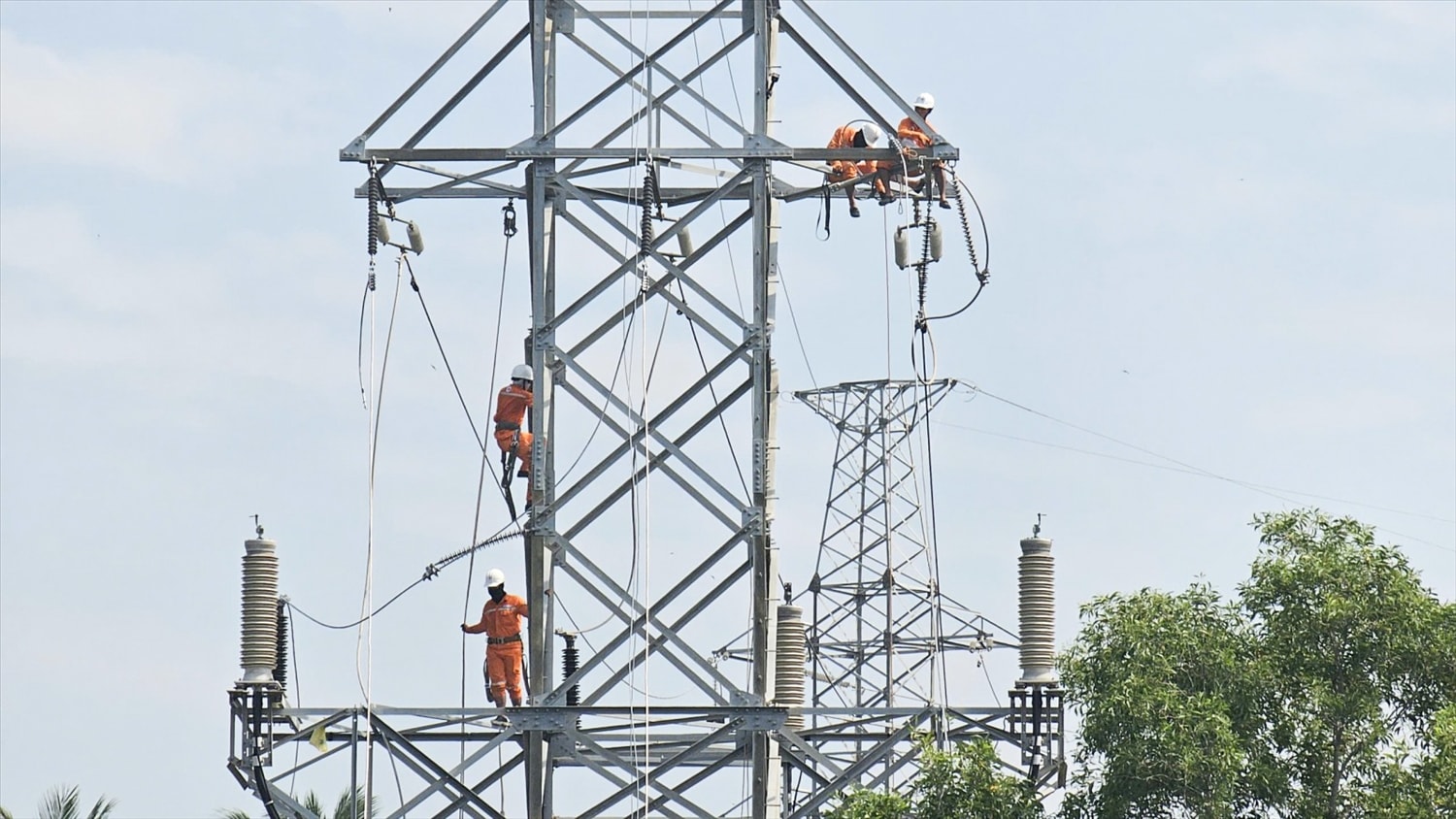 EVNSPC đang khẩn trương khắc phục đường điện ngầm Hà Tiên - Phú Quốc 