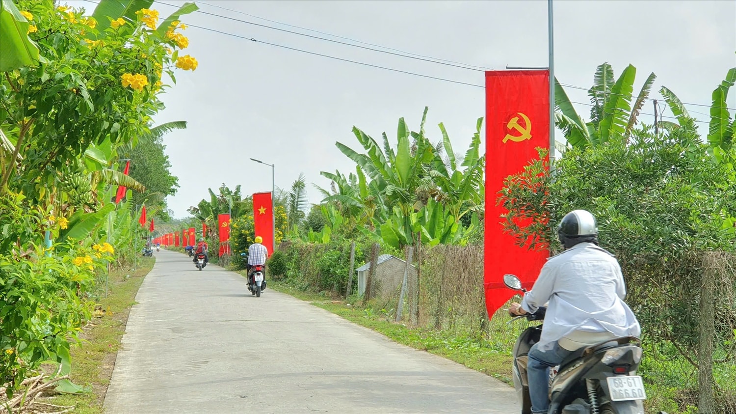 Đường giao thông nông thôn xã đông đồng bào DTTS được quan tâm đầu tư Đường giao thông nông thôn xã đông đồng bào DTTS được quan tâm đầu tư