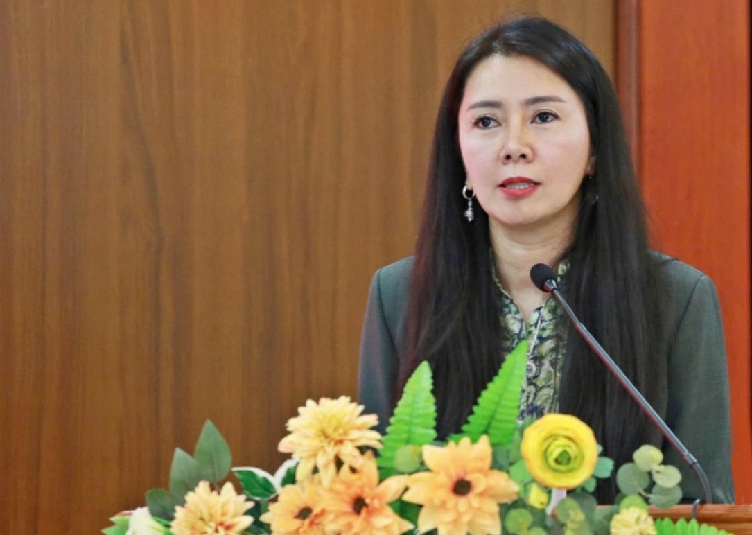 Bà Đoàn Thu Hà, Phó Bí thư Tỉnh ủy, Chủ tịch Ủy ban MTTQ Việt Nam tỉnh Lạng Sơn phát biểu tại hội nghị