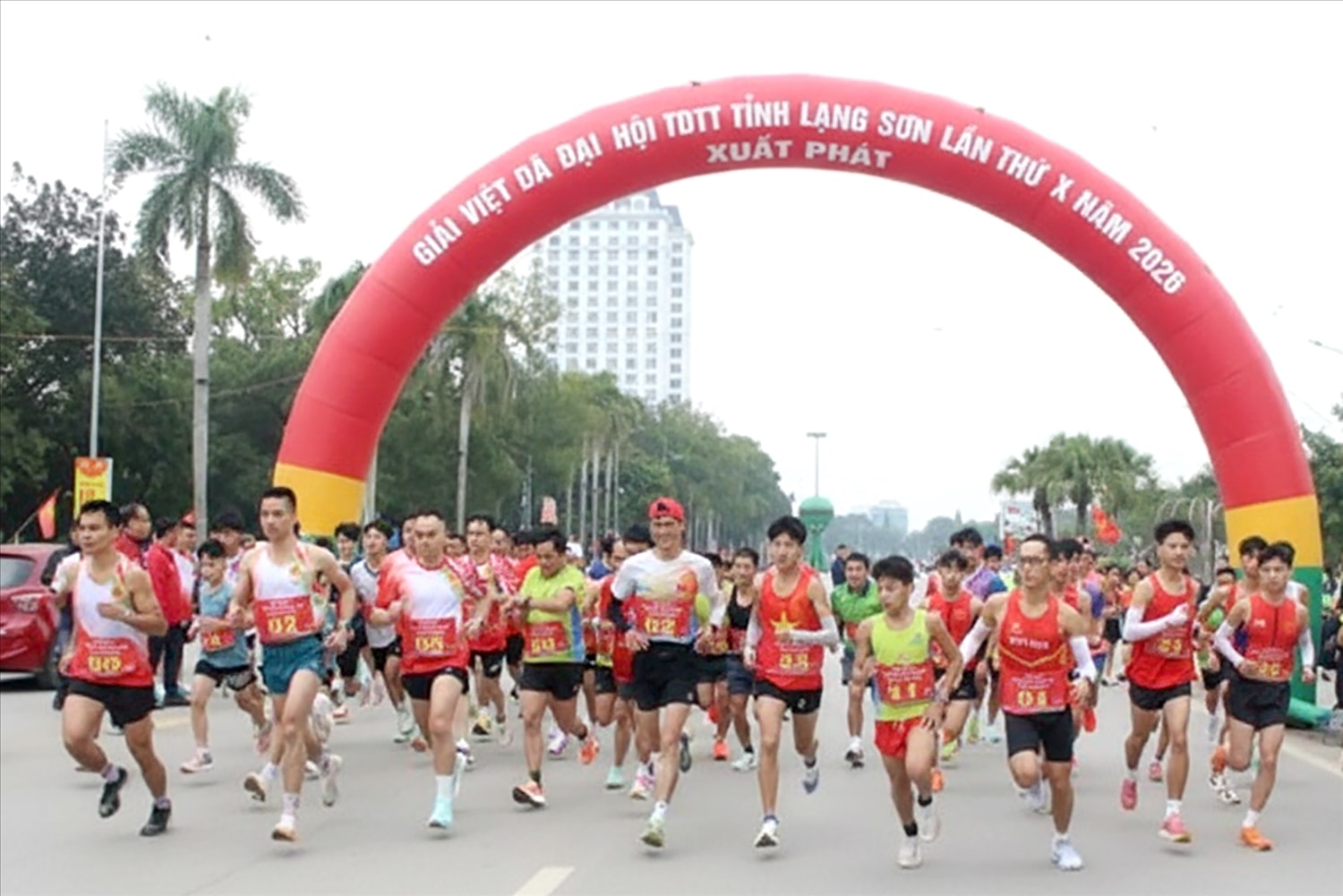 Các VĐV xuất phát chạy cự li 7 km nam