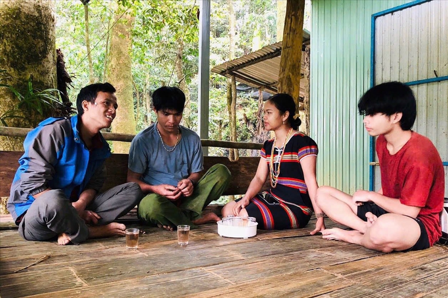 Cơ sở Mười Cường và HTX Cộng đồng dược liệu Sâm Ngọc Linh tạo nhiều việc làm và thu nhập cho đồng bào Ca Dong