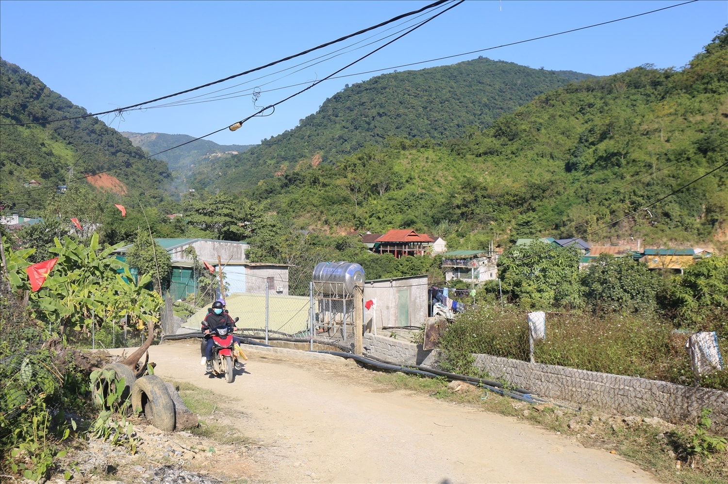 Bản Sơn Thành, xã Mường Xén - Quê hương của nữ sinh người Mông Lầu Nguyễn Hương Giang