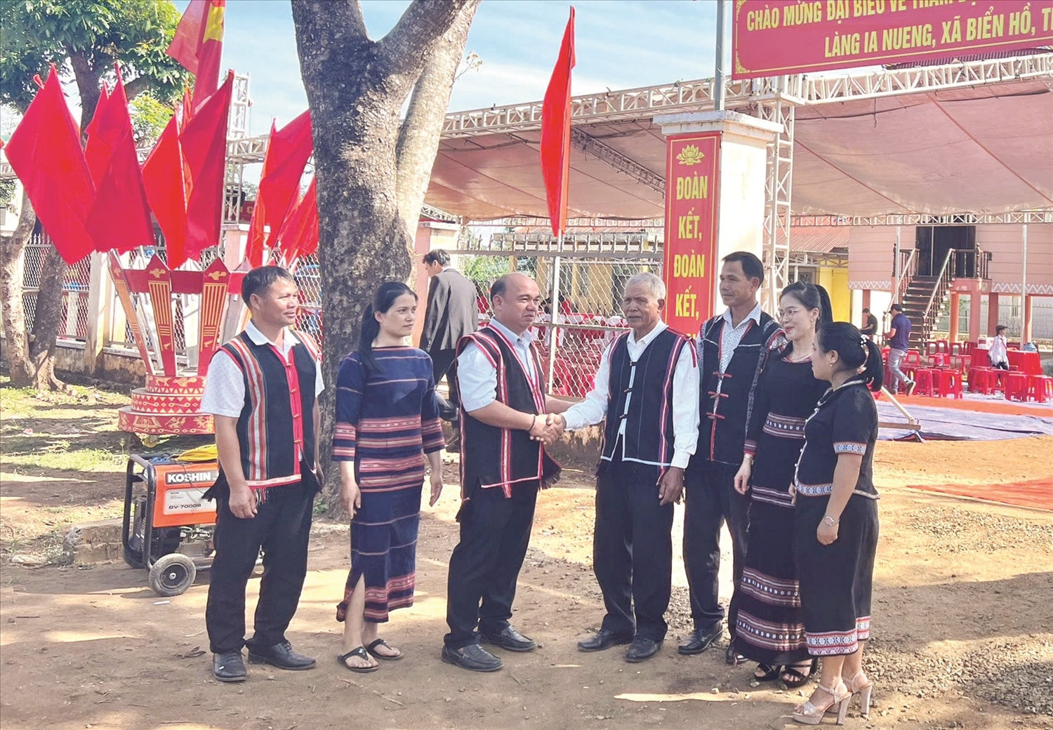 Ngày hội Đại đoàn kết toàn dân tộc không chỉ là dịp ôn lại truyền thống, mà còn là thước đo sức mạnh lòng dân, sự gắn bó giữa cộng đồng với Đảng và Nhà nước. Ảnh: Ngọc Thu