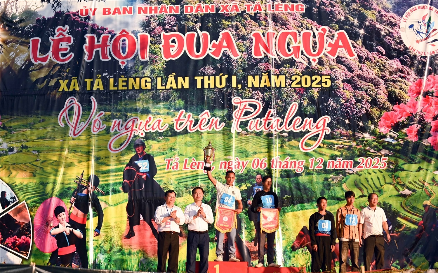 Ban Tổ chức trao 05 giải cho các kỵ mã tham gia, gồm 1 giải Nhất, 1 giải Nhì, 1 giải Ba và 2 giải Khuyến khích; trong đó giải Nhất thuộc về nài ngựa số 4 của anh Giàng A Vảng, bản Phìn Ngan Xin Chải, xã Tả Lèng.