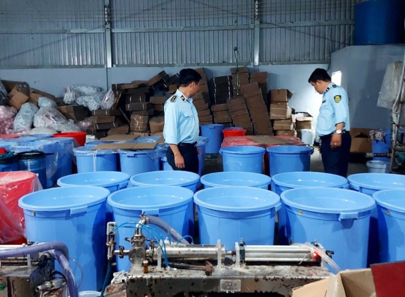 Thời gian gần đây, các lực lượng chức năng đã phát hiện nhiều vụ hàng giả có quy mô lớn (Ảnh MH) 