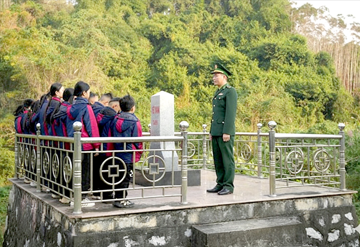 (Phòng KD - QC chuyên đề Sở VH Lạng Sơn) Lạng Sơn: Hơn 110 học sinh trải nghiệm “Tiết học Biên cương” 1