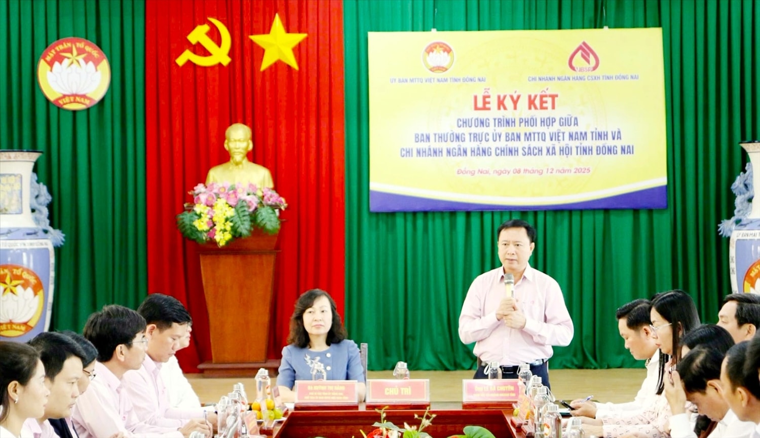 Giám đốc Chi nhánh Ngân hàng CSXH tỉnh Đồng Nai Lê Bá Chuyên phát biểu tại lễ ký kết