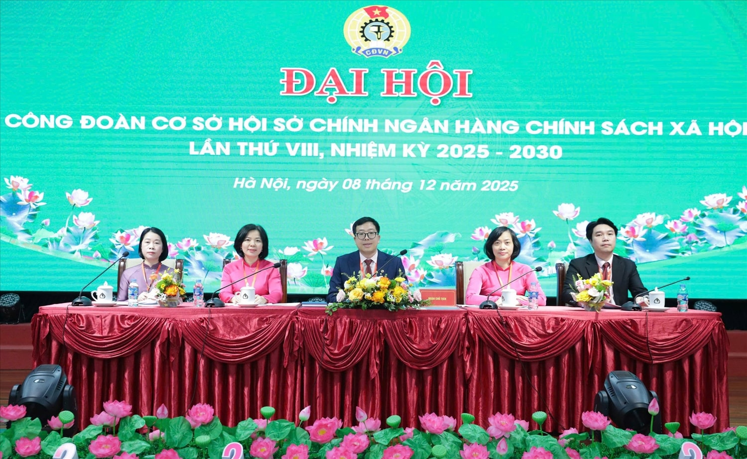 Đoàn chủ tịch Đại hội