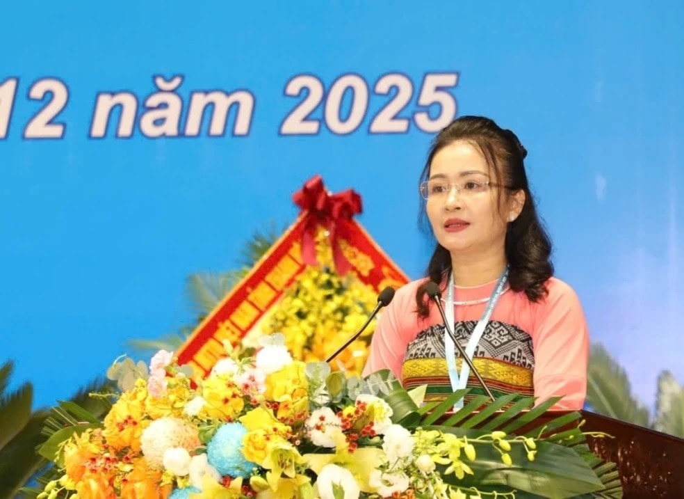 Bà Lương Thị Hạnh, Tỉnh ủy viên, Phó Chủ tịch Ủy ban MTTQ tỉnh, Chủ tịch Hội LHPN tỉnh phát biểu khai mạc Đại hội.