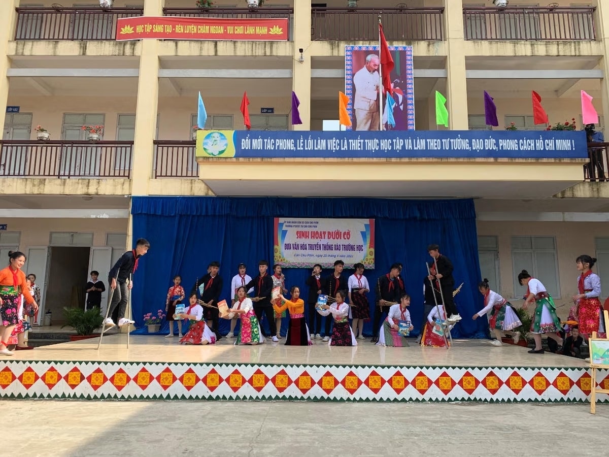 Việc đẩy mạnh truyền thông tại trường học giúp các em học sinh nâng cao nhận thức và biết cách bảo vệ mình trước vấn nạn tảo hôn và hôn nhân cận huyết.  