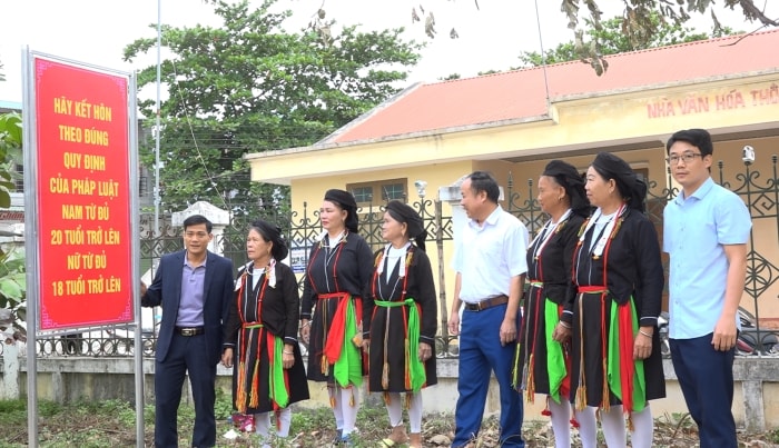 Trên địa bàn tỉnh, 100% hộ gia đình và học sinh tại mô hình đều ký cam kết không vi phạm; nhiều thôn, bản đã đưa quy định của Luật Hôn nhân và Gia đình vào hương ước, quy ước, hình thành sự ràng buộc cộng đồng ngay từ cơ sở.