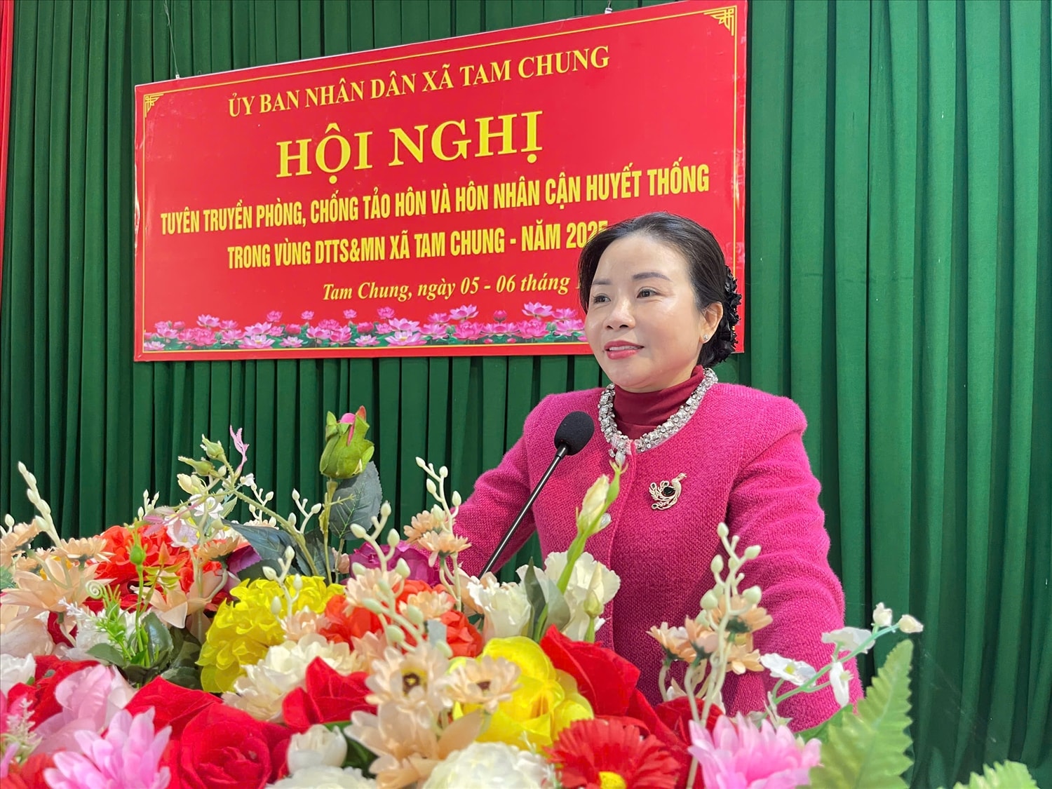 Phó Chủ tịch UBND xã Tam Chung, Trương Thị Huyên nhấn mạnh yêu cầu tuyên truyền pháp luật đúng người, đúng nhu cầu ở cơ sở.