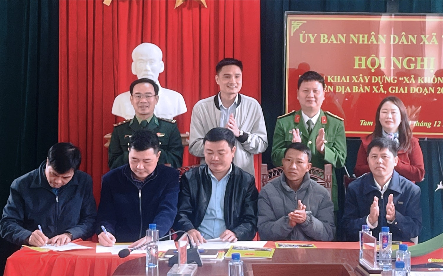 Xã Tam Lư đẩy mạnh công tác tuyên truyền về phòng, chống ma túy; các đoàn thể và các bản đã ký cam kết xây dựng xã Tam Lư không ma túy giai đoạn 2025–2030