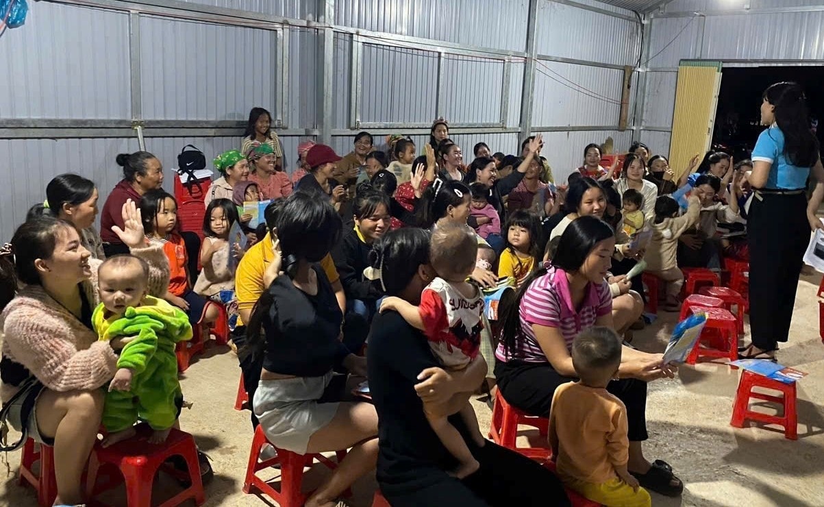 Một buổi truyền thông về bình đẳng giới, lồng ghép về tuyên truyền tảo hôn của Hội LHPN xã Ea Rốk