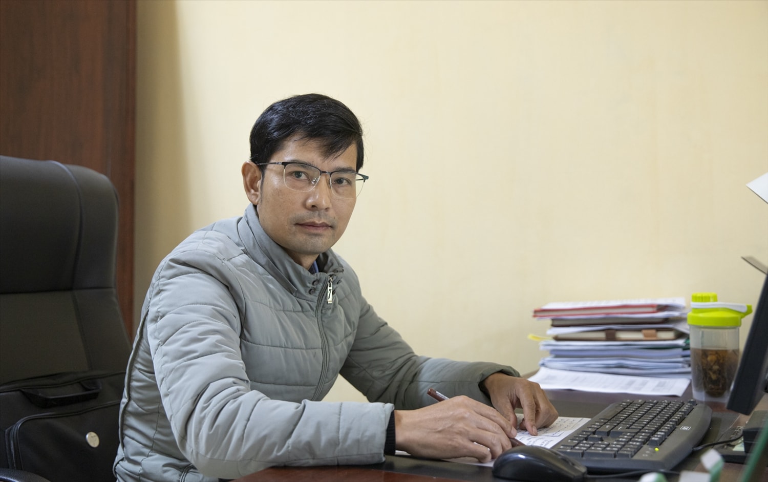 Thầy giáo Đinh Văn Lập, Hiệu trưởng Trường Phổ thông dân tộc bán trú (PTDTBT) TH & THCS Tú Lệ nhấn mạnh việc lồng ghép tuyên truyền tại các buổi hoạt động ngoại khóa và các môn học