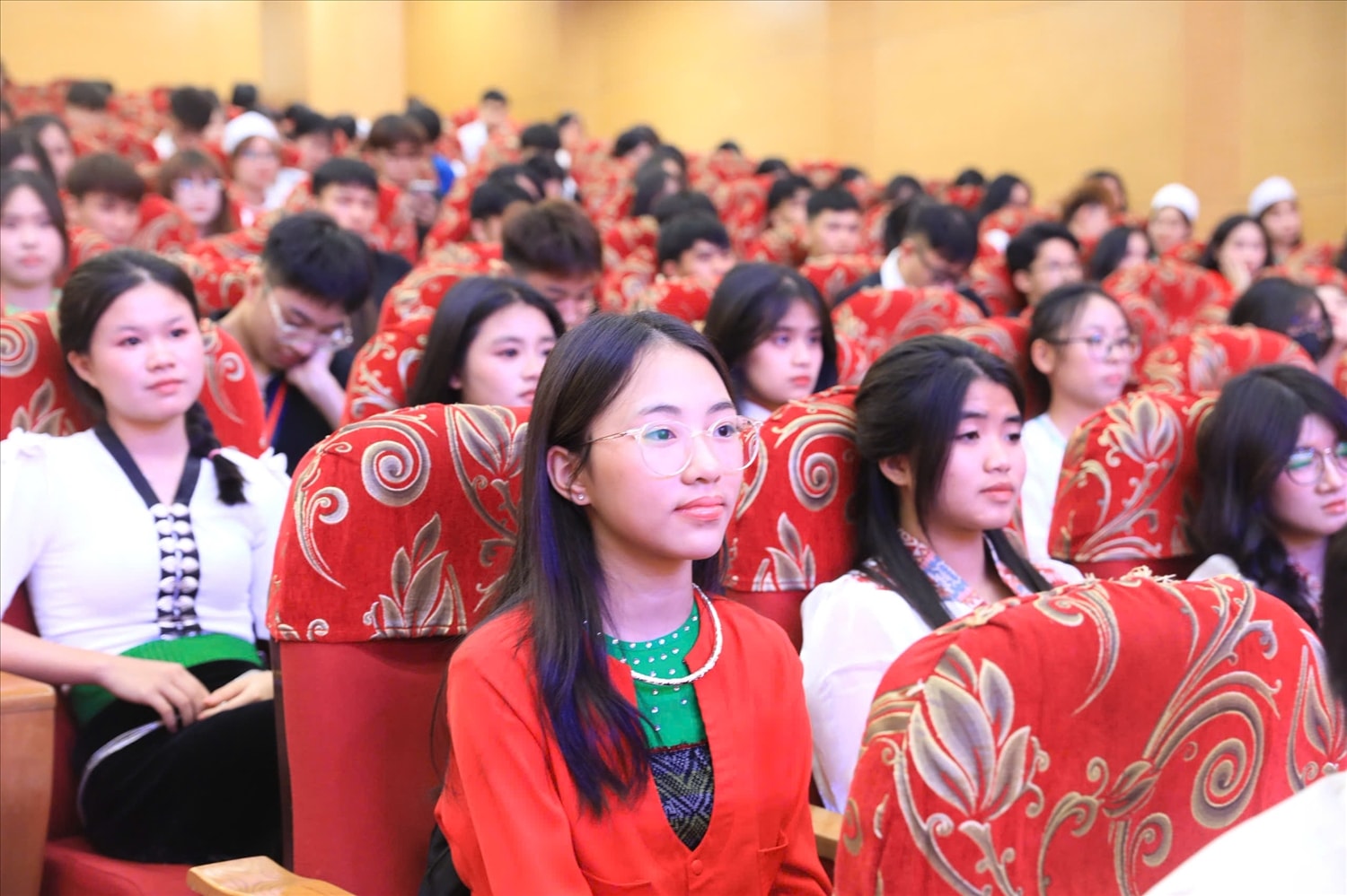 Các học sinh, sinh viên DTTS xuất sắc, tiêu biểu của Thủ đô tại Lễ Tuyên dương.