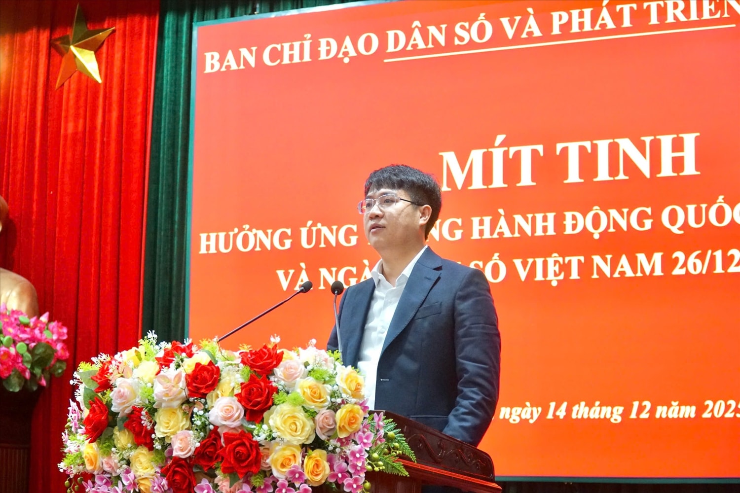Phó Bí thư Tỉnh đoàn tỉnh Hà Tĩnh Nguyễn Viết Hải Đăng đại diện đoàn thanh niên tỉnh nhà phát biểu hưởng ứng chương trình