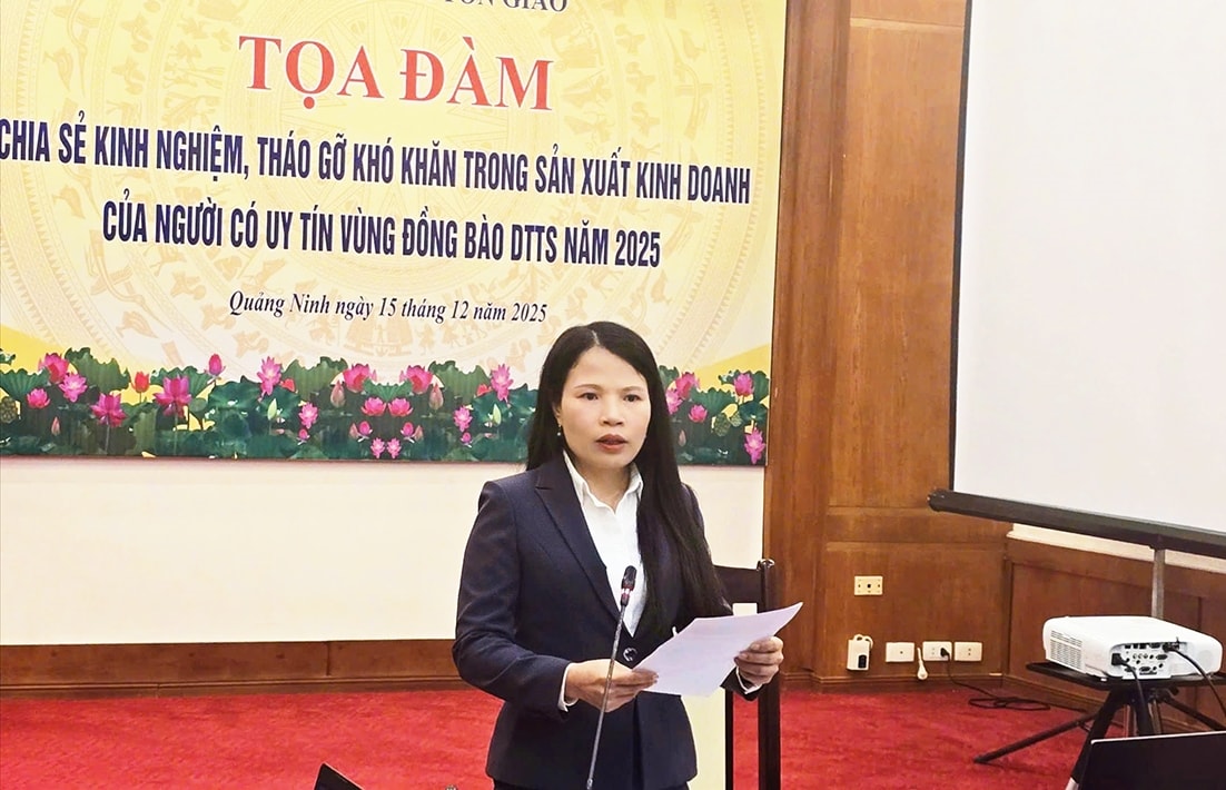 Phó Giám đốc Sở Dân tộc và Tôn giáo tỉnh Quảng Ninh Ân Thị Thìn phát biểu khai mạc tọa đàm. (Ảnh: Mỹ Dung) 