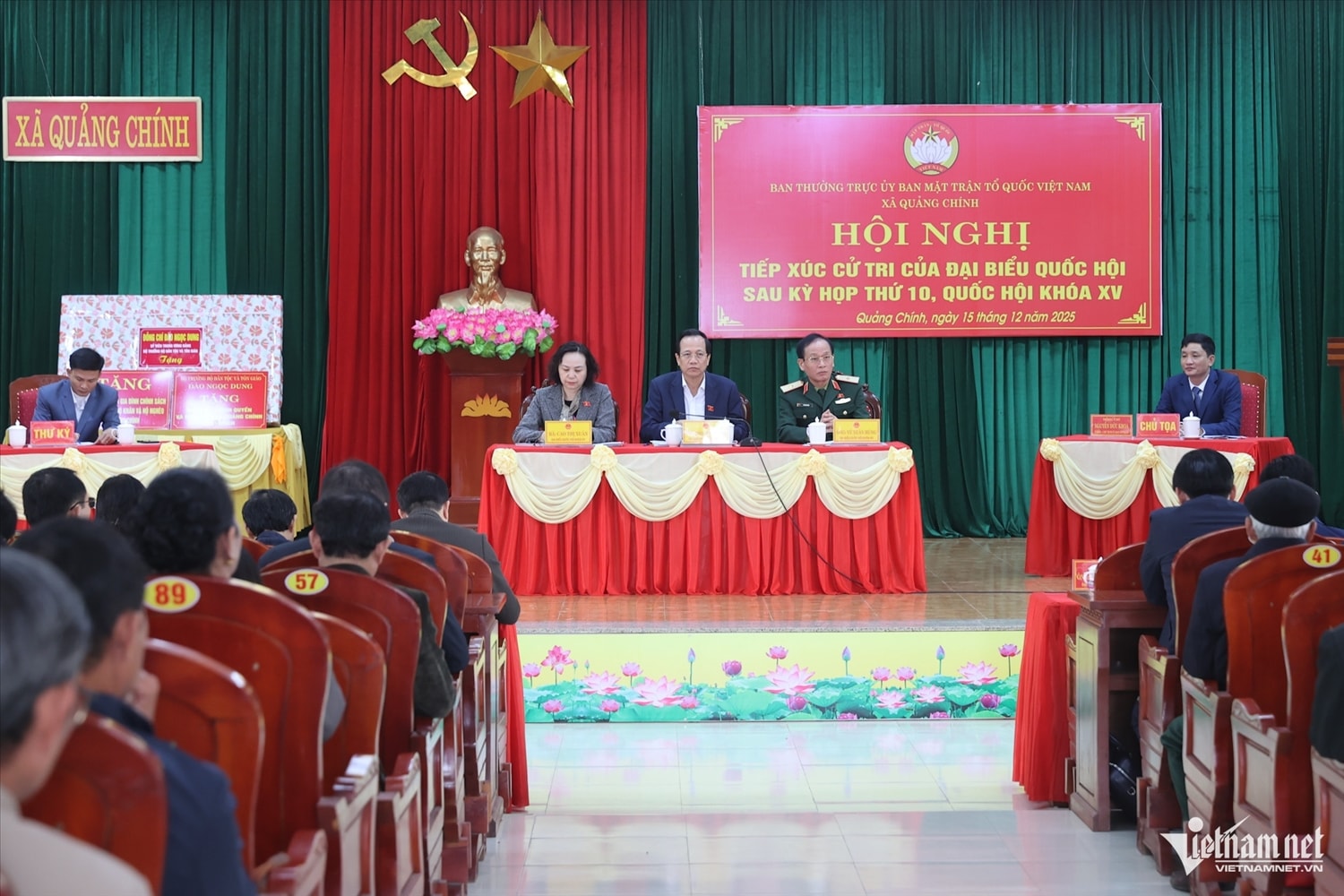 Toàn cảnh buổi tiếp xúc cử tri tại xã Quảng Chính. Ảnh: Lê Anh Dũng
