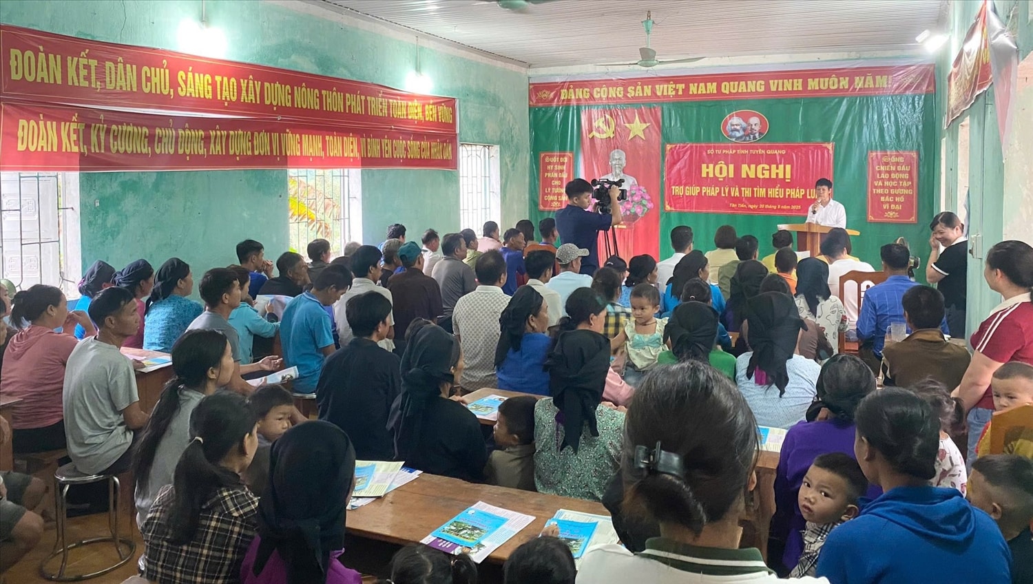 Thực hiện trợ giúp pháp lý (TGPL) và thi tìm hiểu pháp luật tại xã Tân Tiến