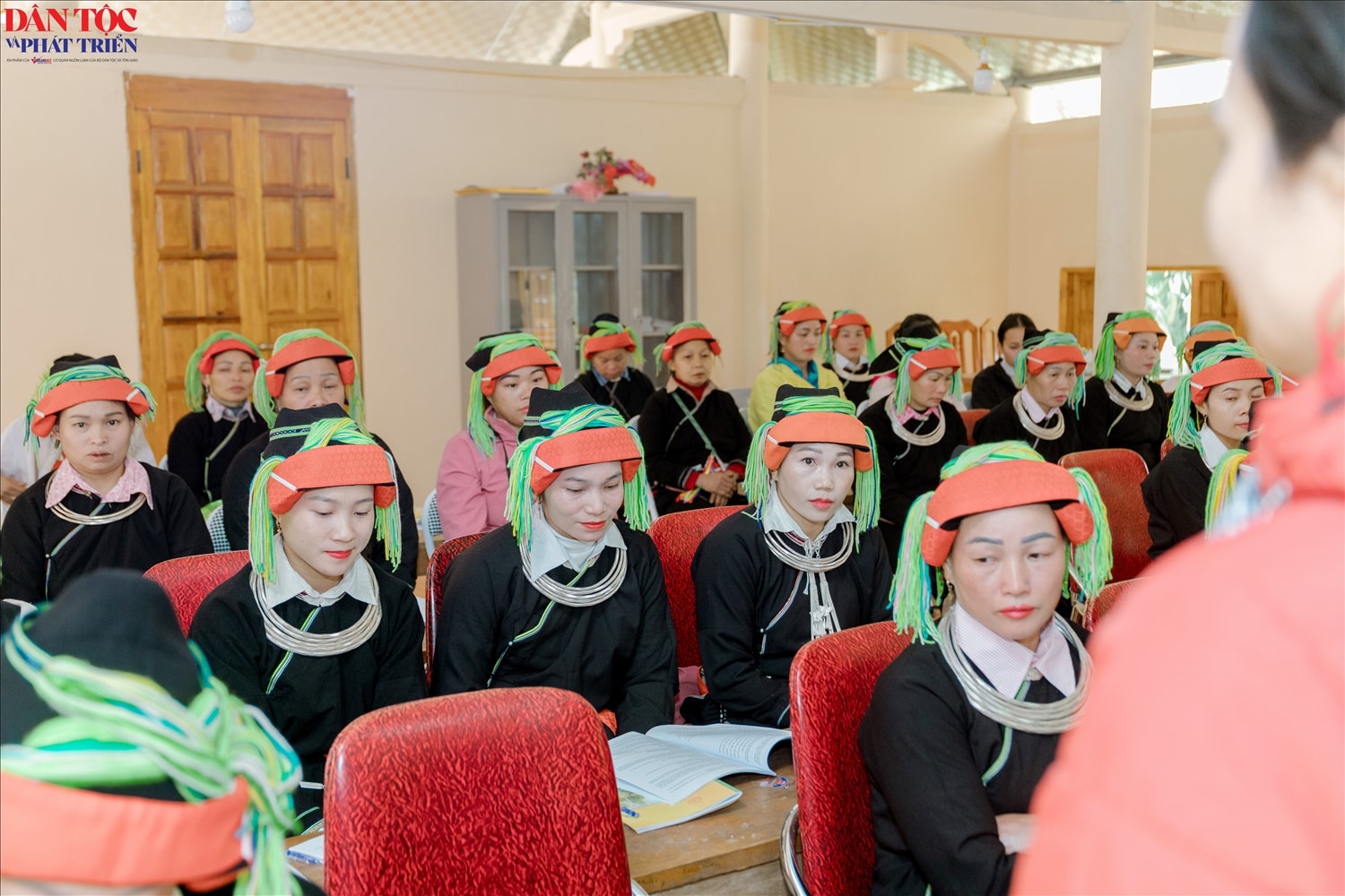 Tham gia lớp học, 31 học viên được trang bị kiến thức bài bản về nhân giống, chăm sóc, phòng trừ sâu bệnh cho cây chè Tham gia lớp học, 31 học viên được trang bị kiến thức bài bản về nhân giống, chăm sóc, phòng trừ sâu bệnh cho cây chè