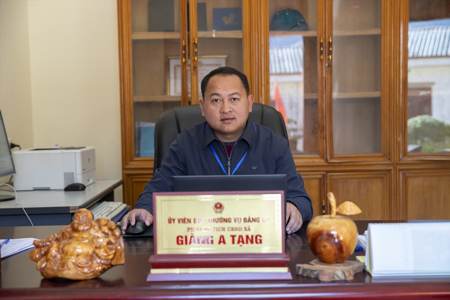 Ông Giàng A Tạng - Phó Chủ tịch UBND xã Mù Cang Chải nhấn mạnh: Việc chăm lo cho người có uy tín phải được thực hiện bằng những hành động thực chất, tránh hình thức để họ yên tâm trở thành 'điểm tựa' cho bản làng.