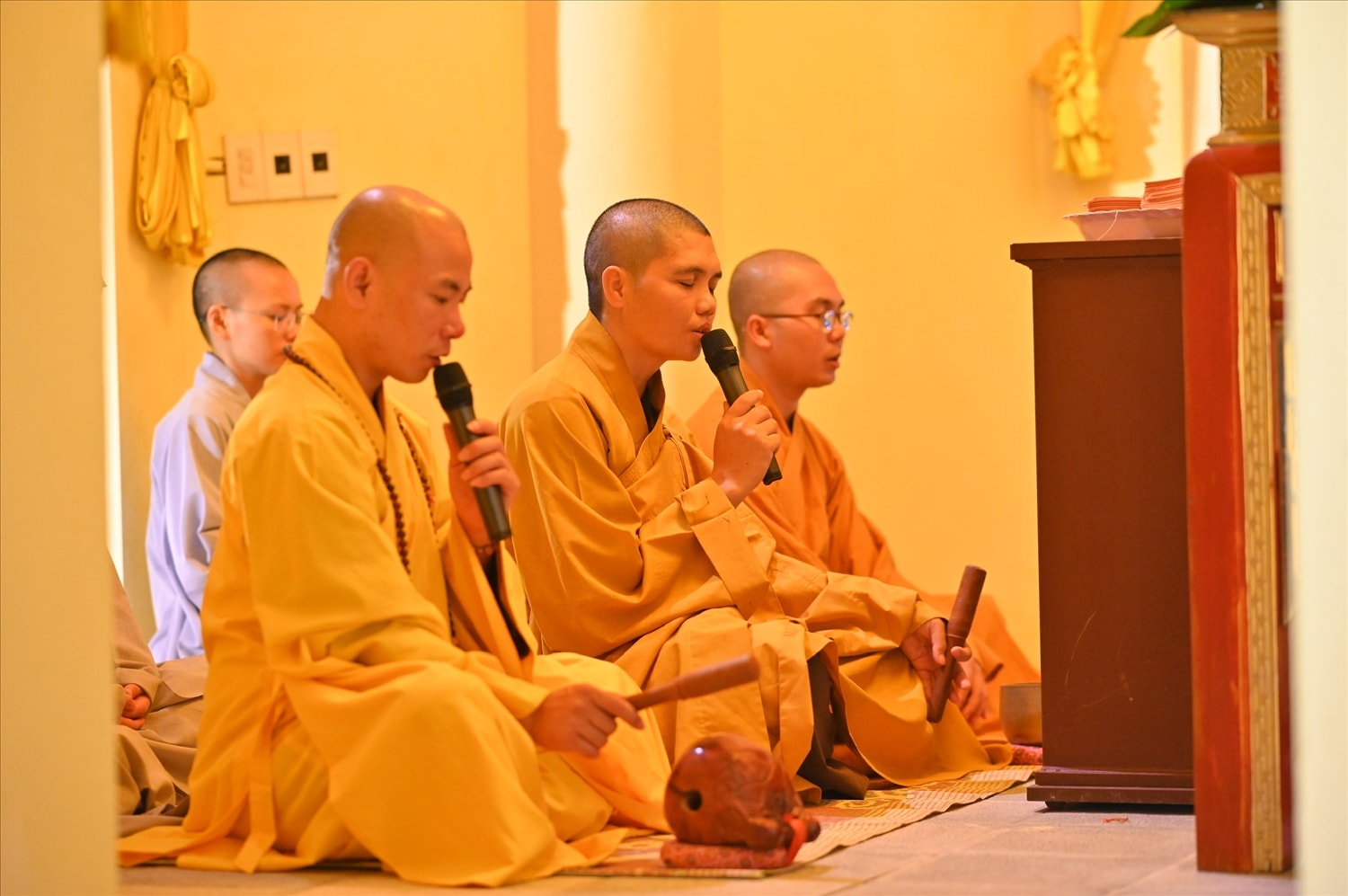 Có những con người lặng lẽ giữ gìn và lan tỏa tinh thần từ bi của đạo Phật bằng những hành động giản dị mỗi ngày
