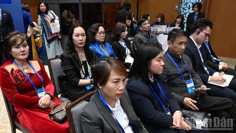 Các đại biểu tham dự Diễn đàn. (Ảnh: Trần Hải)