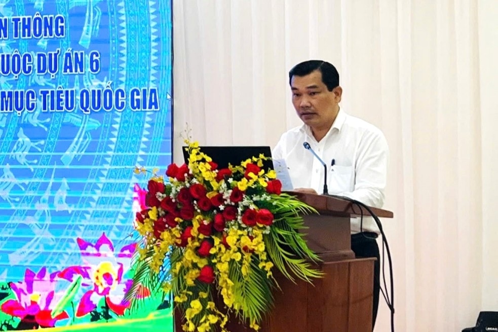 Ông Lê Minh Tuấn, Phó Giám đốc Sở Văn hóa, Thể thao và Du lịch TP. Cần Thơ, phát biểu tại lớp tập huấn Ông Lê Minh Tuấn, Phó Giám đốc Sở Văn hóa, Thể thao và Du lịch TP. Cần Thơ, phát biểu tại hội nghị tập huấn