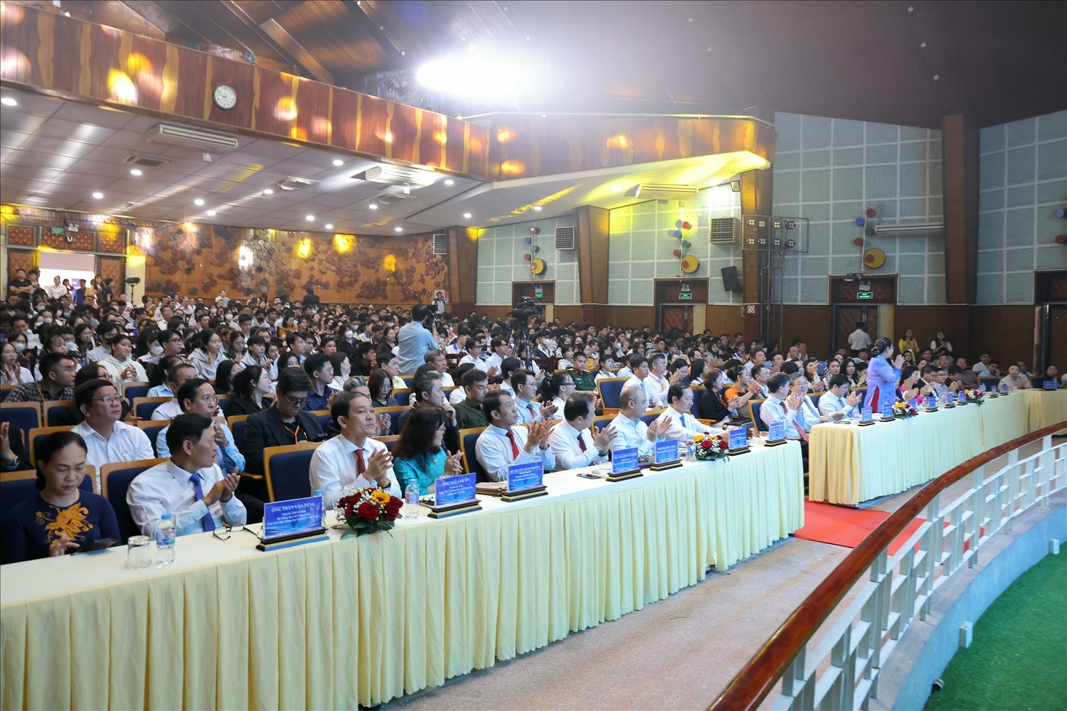 Các đại biểu tham dự lễ khai mạc CASTID 2025 