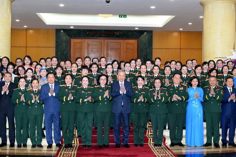 Tổng Bí thư Tô Lâm và các đại biểu tham dự cuộc gặp mặt. (Ảnh: ĐĂNG KHOA)