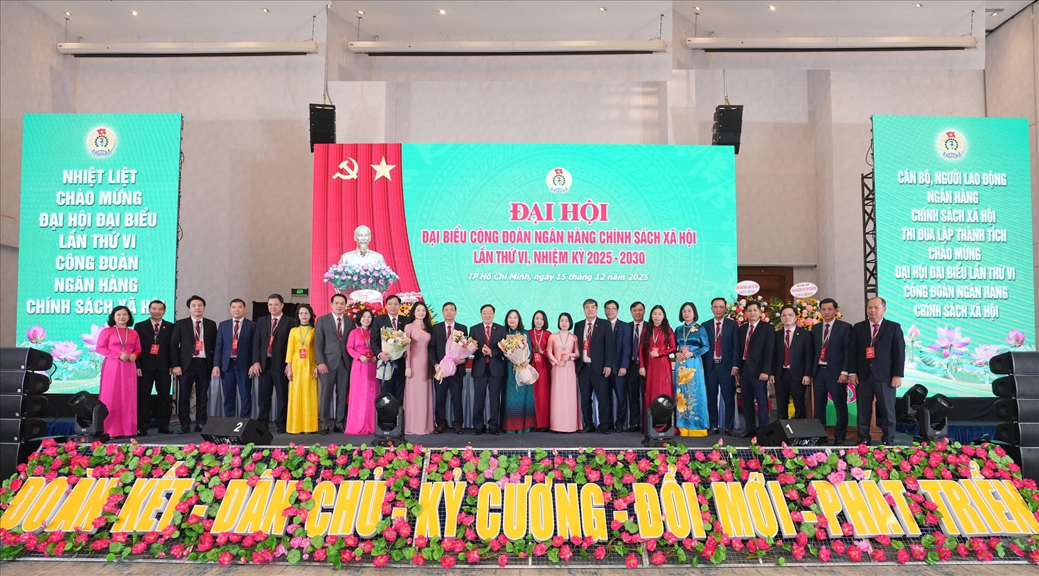 Lãnh đạo Công đoàn Ngân hàng Việt Nam, Lãnh đạo NHCSXH chúc mừng BCH Công đoàn NHCSXH khoá VI, nhiệm kỳ 2025 - 2030