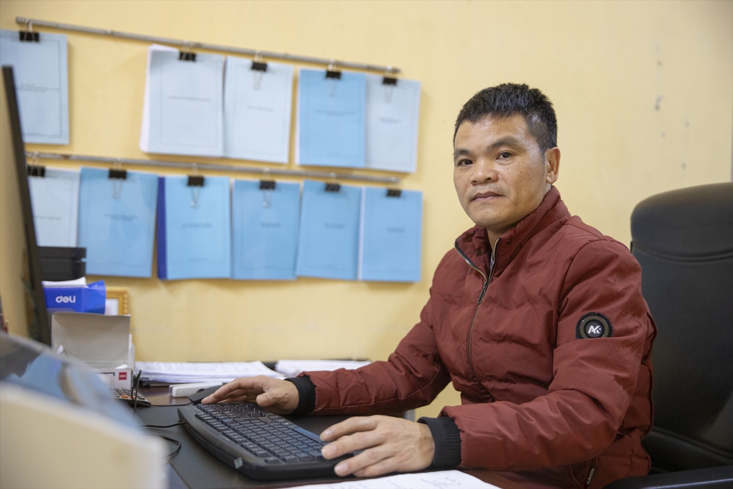 Thầy giáo Hoàng Minh Tiến, Quyền Hiệu trưởng Trường Phổ thông Dân tộc bán trú THCS Cao Phạ