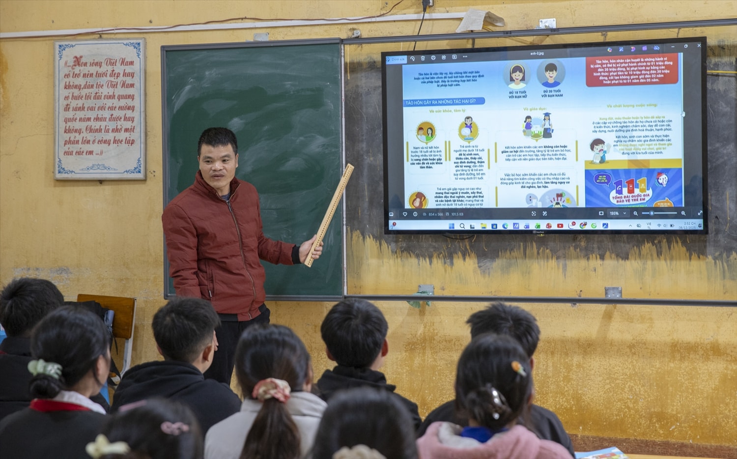 Trường Phổ thông Dân tộc bán trú THCS Cao Phạ đã trang bị các tivi thông minh phục vụ công tác dạy và học