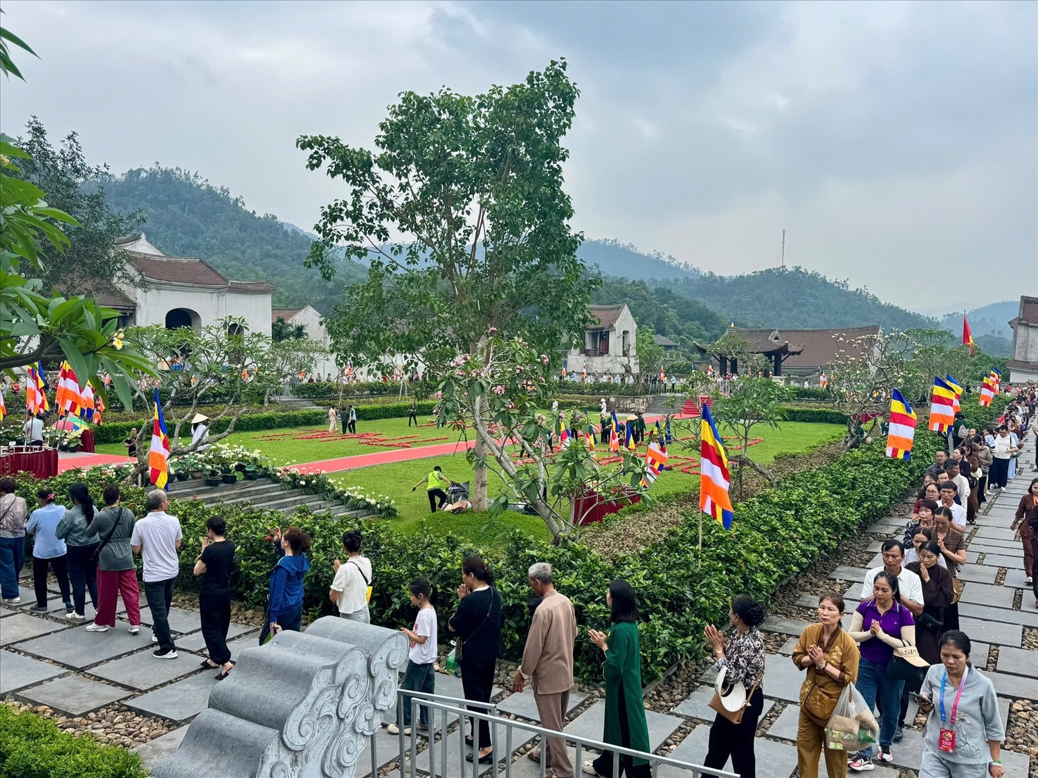 Giá trị lớn nhất của Phật giáo trong đời sống hiện đại không nằm ở nghi lễ, mà ở khả năng giúp con người sống chậm lại và tĩnh tâm hơn