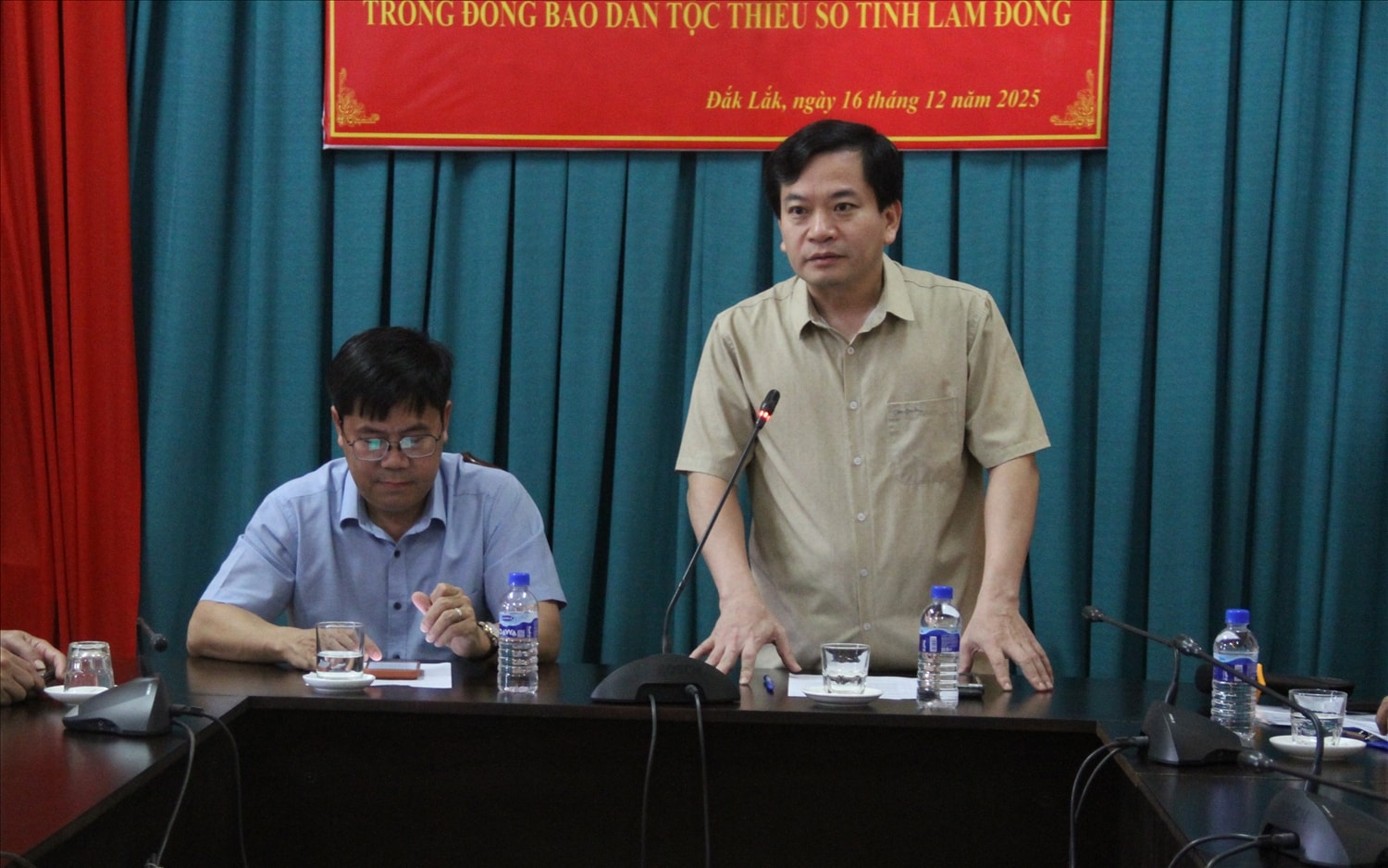 Phó Vụ trưởng Vụ Tuyên truyền công tác dân tộc, tôn giáo Trần Tuấn Anh chia sẻ tại buổi gặp mặt