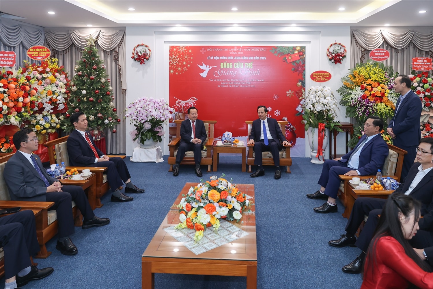 Bộ trưởng Đào Ngọc Dung cùng Đoàn công tác Bộ Dân tộc và Tôn giáo thăm, chúc mừng Giáng sinh 2025 và năm mới 2026 Hội Thánh Tin lành Việt Nam (miền Bắc)