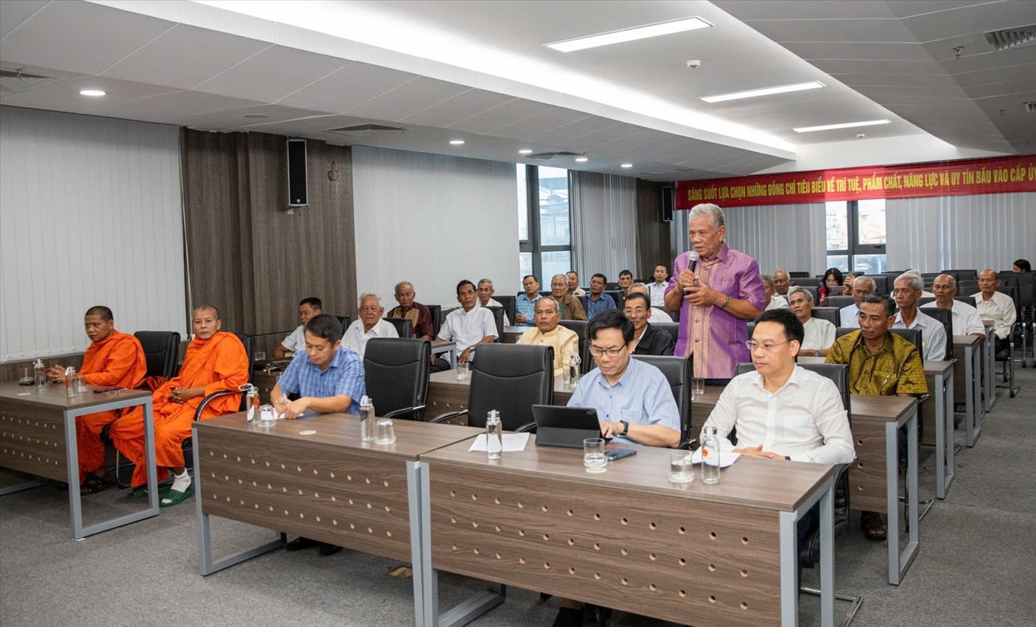 Các đại biểu Người có uy tín của tỉnh Vĩnh Long